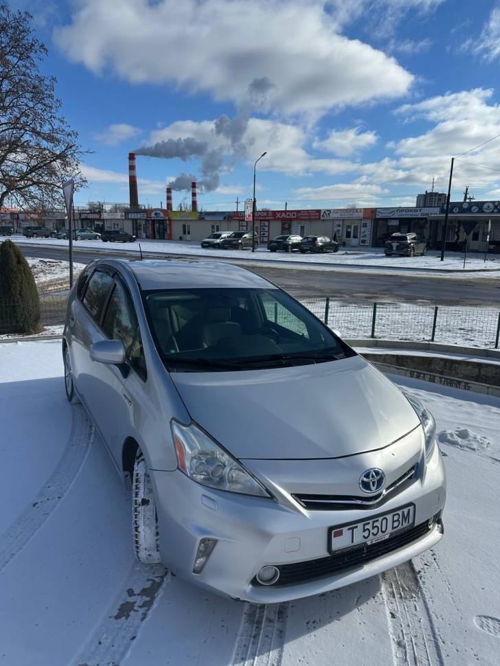 TOYOTA PRIUS V30